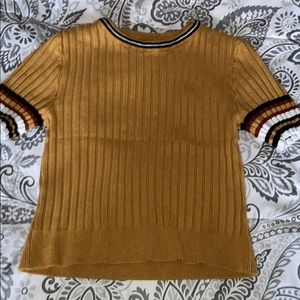 short sleeve yellow/orange t shirt very stretchy